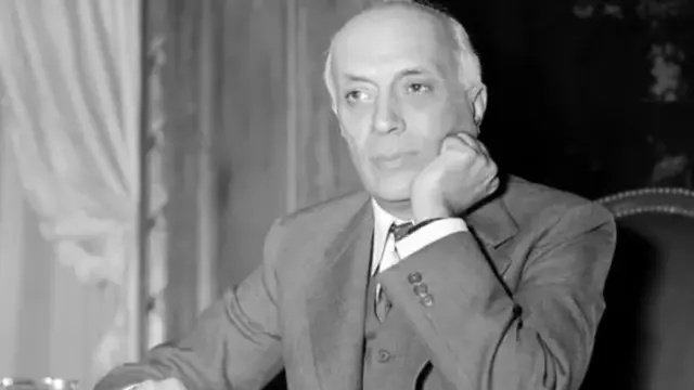 விடுதலை - பாஸ்போர்ட்