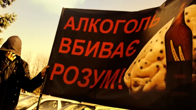 "Біла гарячка" виникає на ІІ-ІІІ стадії хронічного алкоголізму