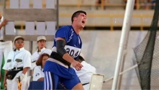 Fernando Palomo en la competencia de jabalina.