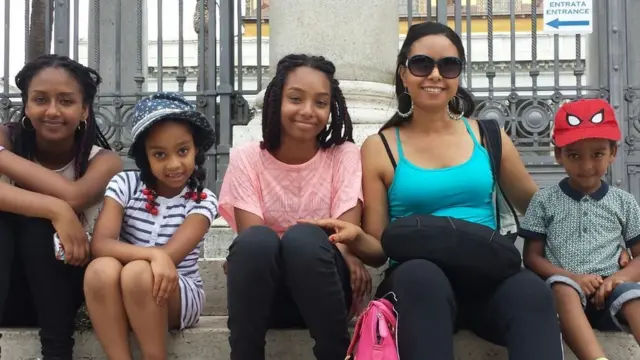 ነፃነት ከ4 ልጆቿ ጋር