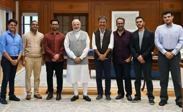 பாலிவுட் திரைத்துறையினரோடு பிரதமர் மோதி நடத்திய கடந்த சந்திப்பில், பெண் கலைஞர்கள் ஏன் இல்லை என்று சமூக ஊடகங்களில் பெரும் விவாதம் உருவாகியது.