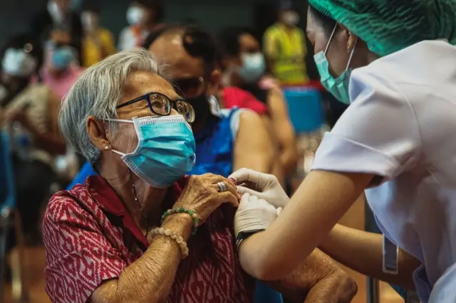 ฉีดวัคซีน