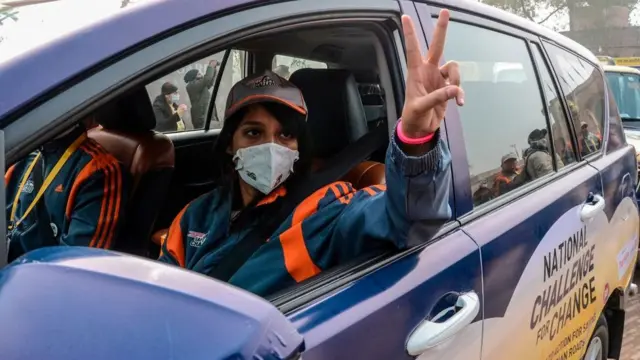 డ్రైవింగ్ స్కూళ్లకు ఇలాంటి అనుమతులు జారీ చేసే ప్రక్రియలు ఆంధ్రప్రదేశ్‌లో మొదలైంది.