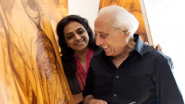 ચિત્રકાર વૃંદાવન સોલંકી પત્ની ચિત્રા સોલંકી સાથે
