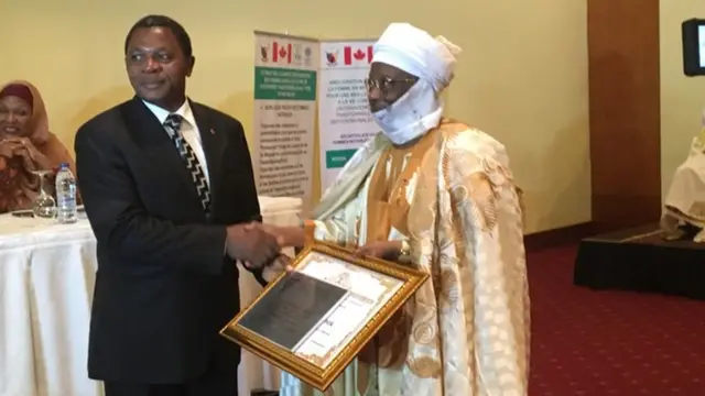 Sultan dey collect award