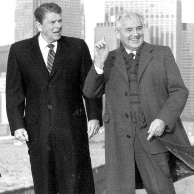 Ronald Reagan y Mijaíl Gorbachov.
