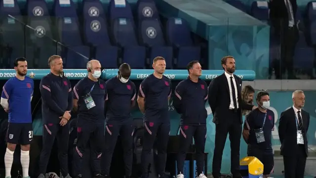 Southgate kendine özellikle farklı yetenekleri ve farklı geçmişleri olan yardımcılar seçti