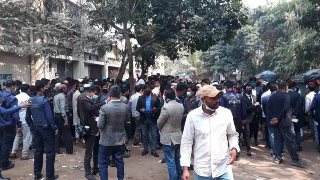 কক্সবাজার আদালতে ভিড়