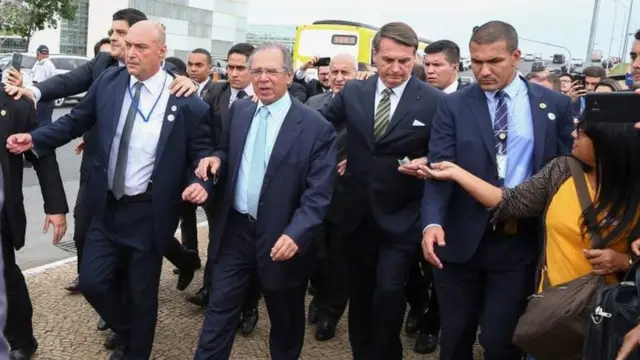 Bolsonaro e Guedes a caminho do Congresso