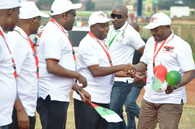 Bwana Nkurunziza aramukanya na Bwana Ndayishimiye mu nama nkuru y'iri shyaka yari ikoraniye i Gitega