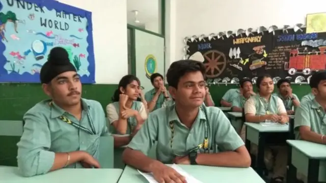 மாணவர்கள்.