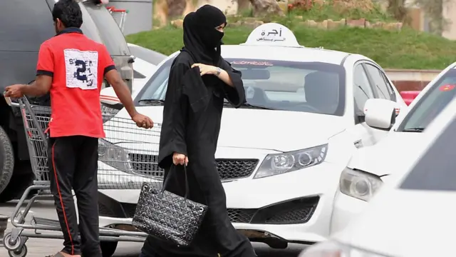 অনেক সৌদি বাসাবাড়িতে তিন-চারজন করে ড্রাইভারও কাজ করে