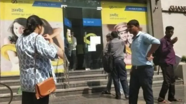 पीएमसी बैंक की एक ब्रांच