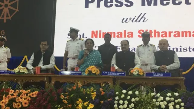 நிதியமைச்சர் நிர்மலா சீதாராமன்