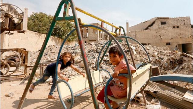 Children play among debris in Eastern Ghouta (Sept 2018)