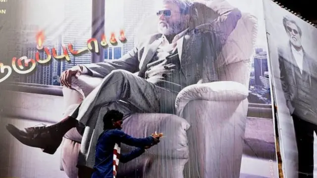 2.O வெளியானது: மொழிகளை கடந்த கதாநாயகனா ரஜினி?