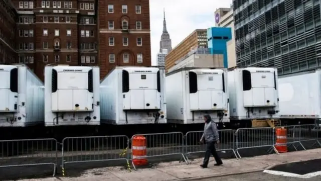 न्यूयॉर्क में मरने वालों की लाश को रखने का इंतज़ाम