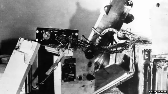 Black box instruments, including di cockpit voice recorder, wey dem recover from wetin remain of di Libyan Arab Airlines Boeing 727 wey Israeli jet fighters shot down on 21 February 1973