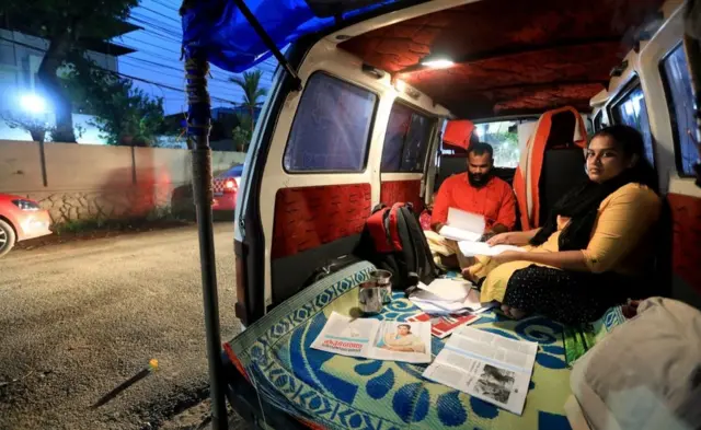 अनुपमा और उनके पति