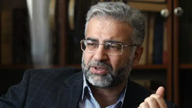 محمدهادی زاهدی وفا در سال‌های گذشته عضو هیات مدیره شرکت سرمایه‌گذاری تامین اجتماعی (شستا) بود، فارغ التحصیل دانشگاه اوتاوا و استادیار دانشگاه امام صادق است