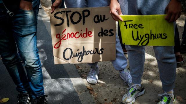 今年7月，巴黎举行了一场反对中国打压维吾尔人的示威活动。
