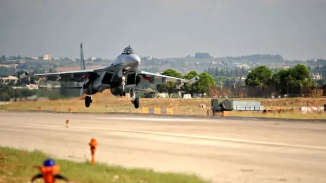 সিরিয়ার হেমেইমে রুশ বিমান ঘাঁটিতে নিয়মিত হামলার অভিযোগ করছে রাশিয়া