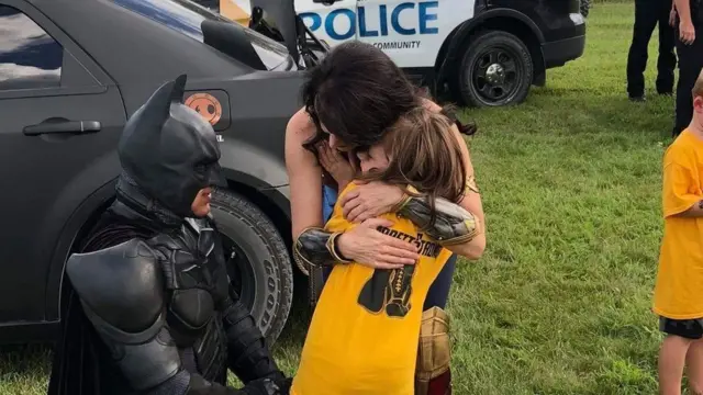 باتمان وطفلة