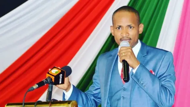 Miseensa Paarlaamaa Baabuu Owwinoo