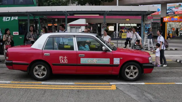 香港九龙尖沙咀一辆的士（出租车）在等候乘客（14/6/2024）