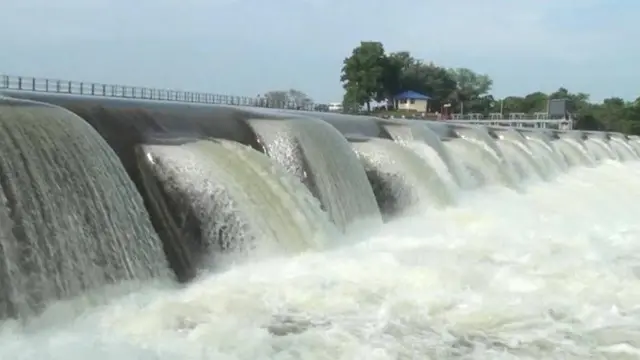 ගංගා ගණනාවක ජල මට්ටම ඉහළ ගොස් ඇති අතර ජලාශ කීපයක වාන් දොරටු විවෘත කොට තිබේ.