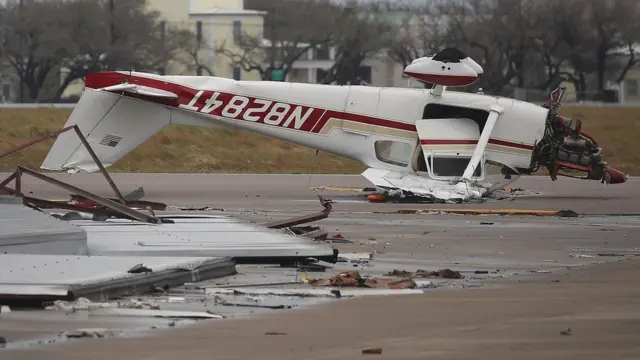 Ters dönmüş bir uçak