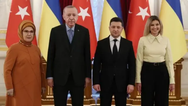 Recep Tayyip Erdogan, Volodymyr Zelensky iyo lammaane-yaashooda: Emine Erdogan iyo Olena Zelenska.