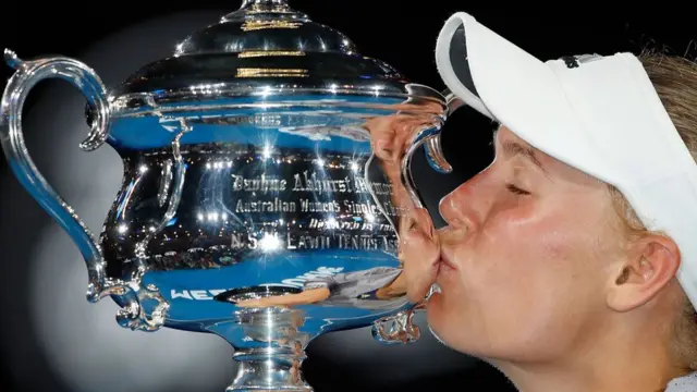 Каролін Возняцкі