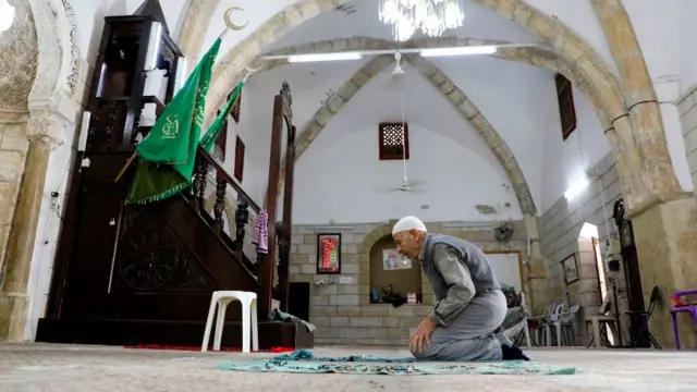 বৃদ্ধ নামাজি।