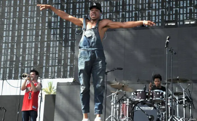 Mwanamuziki Nico akipuliza tarumbeta