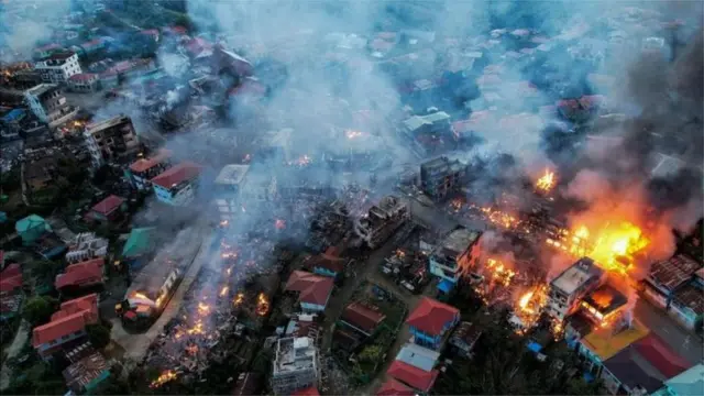 ချင်းတောင်တန်းမှာ ထိတွေ့တိုက်ပွဲတွေ ဆက်တိုက်ဖြစ်နေသလို မြို့လုံးကျွတ်ထွက်ပြေးတိမ်းရှောင်ရတာတွေလည်းရှိလာနေ
