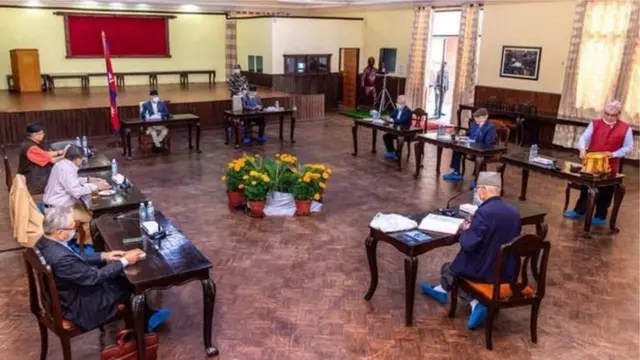 అధికార ఎన్‌సీపీ నేతలు కూడా ఈ నిర్ణయాన్ని తప్పుపడుతున్నారు.