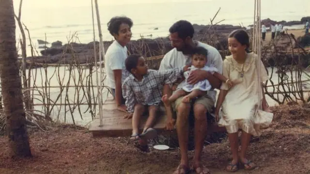 फ़िल्म ख़ामोशी का एक दृष्य