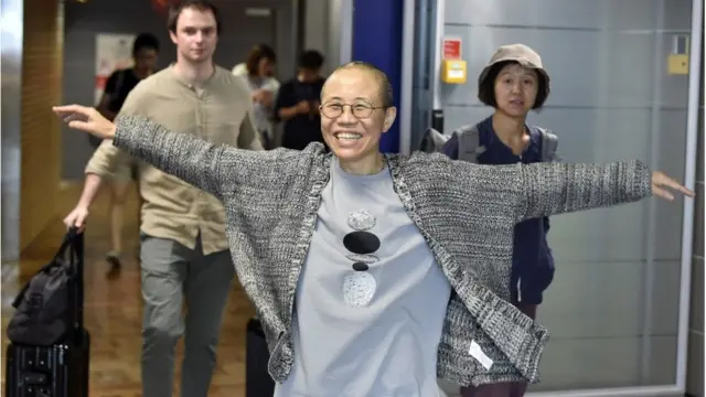 刘霞抵达赫尔辛基机场,转机前往柏林。
