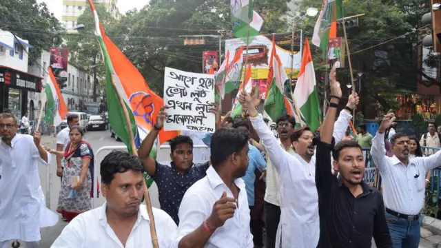 बंगाल में विपक्ष का विरोध प्रदर्शन