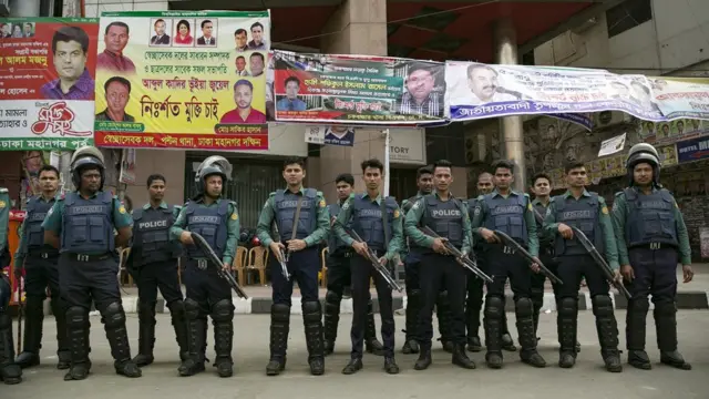 বিএনপির আন্দোলনের মুখে পুলিশী প্রহরা।