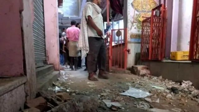 गली दुर्गा मंदिराचं गेट