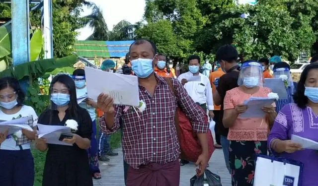 ဆေးရုံက ဆင်းလာသူတွေ