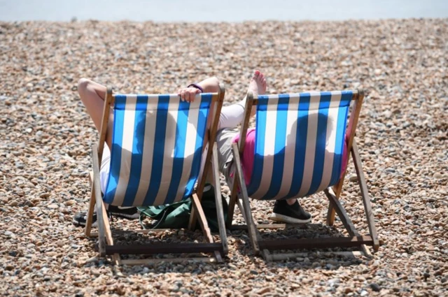 รูปเตียงผ้าใบชายหาดคู่