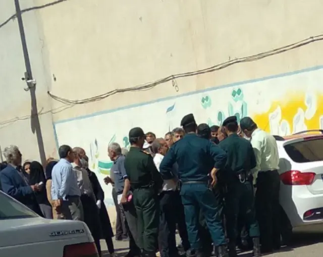 حضور نیروهای امنیتی در تجمع معلمان بیجار