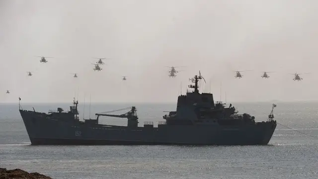 Tropas rusas realizan un ejercicio militar en Crimea.