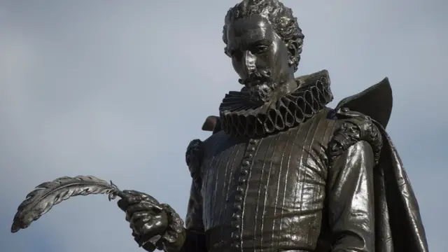 Miguel de Cervantes se refirió al término 'vos' en su libro "Don quijote de la mancha".