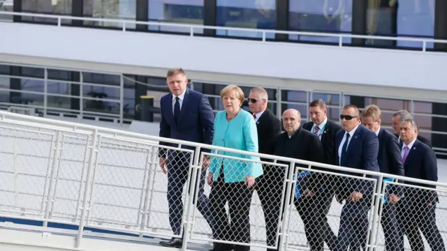 Slovakya, Almanya ve Macaristan başbakanları birlikte yürüyor