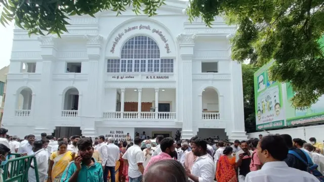 அதிமுக - ஒற்றை தலைமை விவகாரம்