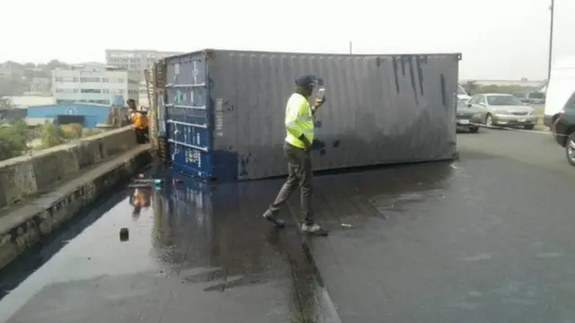 Ile ẹru to jabọ lori afara Kara